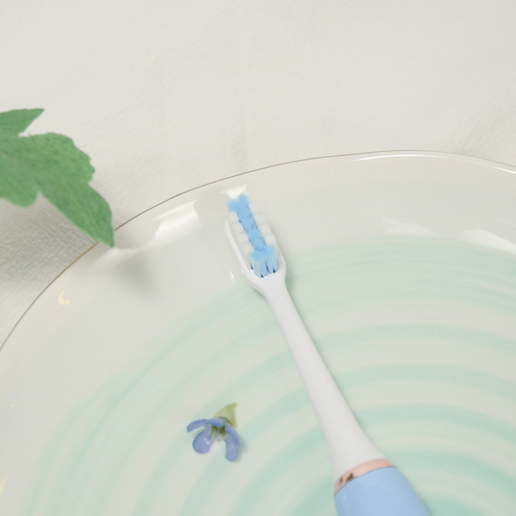 Schallreinigung der Gummi-Sorgfalt-intelligente Zahnpflege-Zahnbürsten 0.7W für Reise